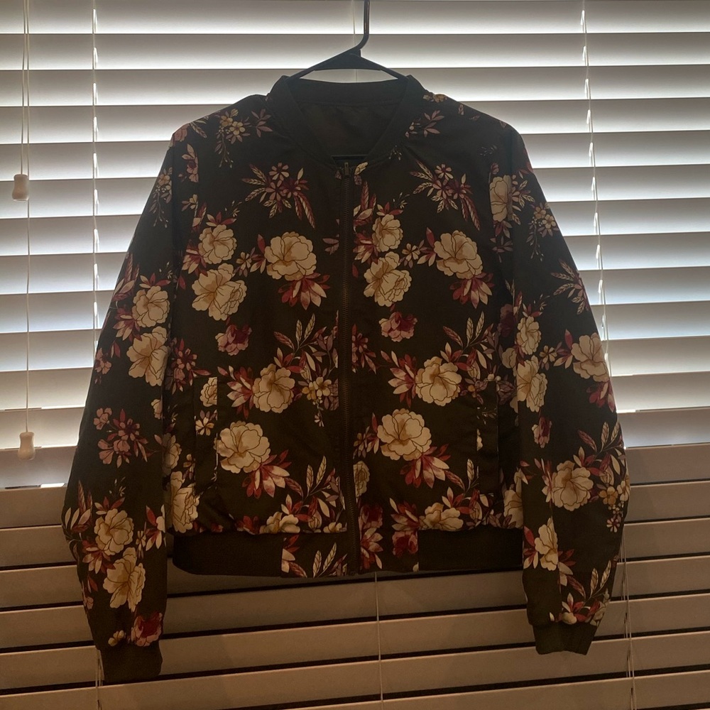 floral print zip-up bomber jacket (Size S/M)